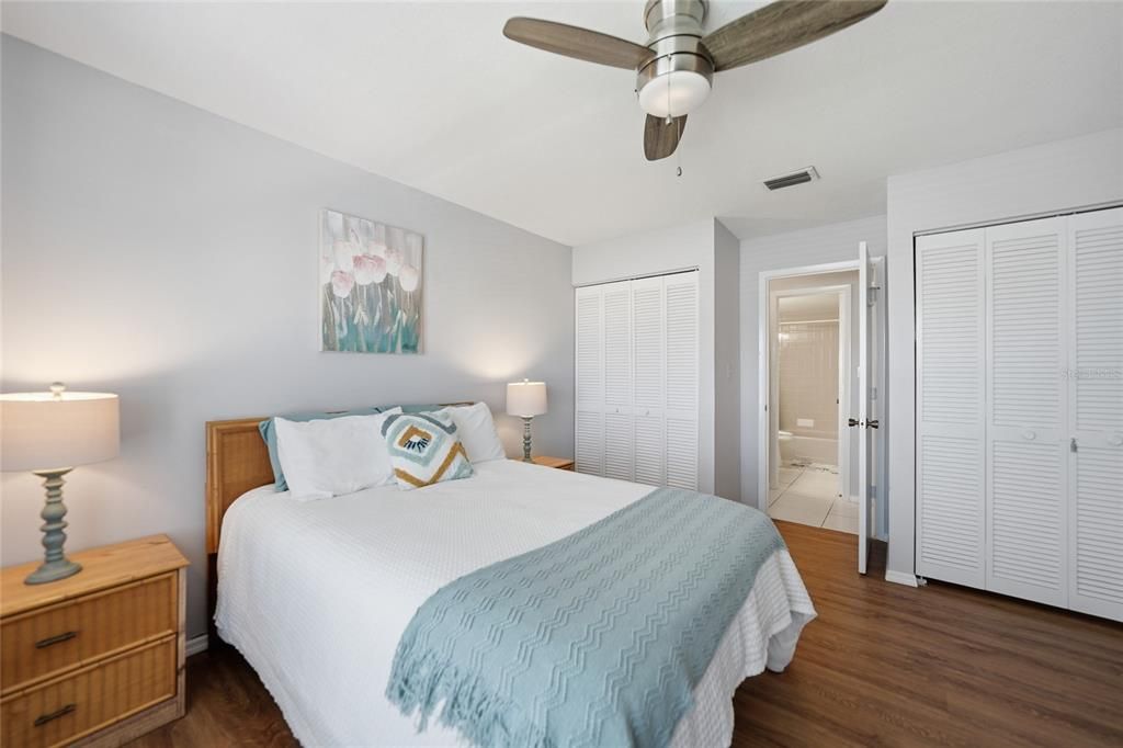 На продажу: $269,000 (2 спален, 2 ванн, 1089 Квадратных фут)