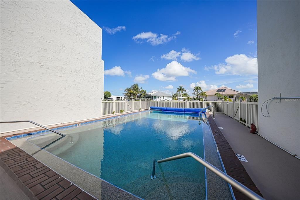 На продажу: $269,000 (2 спален, 2 ванн, 1089 Квадратных фут)