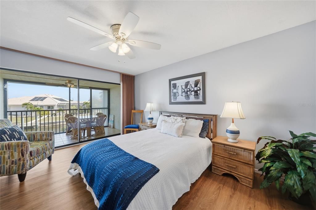 На продажу: $269,000 (2 спален, 2 ванн, 1089 Квадратных фут)