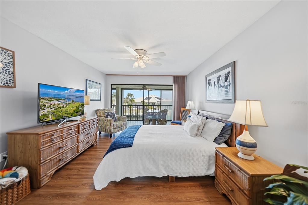 На продажу: $269,000 (2 спален, 2 ванн, 1089 Квадратных фут)