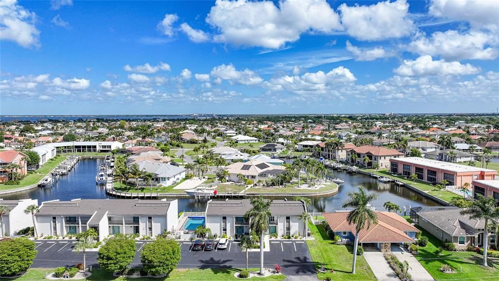 На продажу: $269,000 (2 спален, 2 ванн, 1089 Квадратных фут)