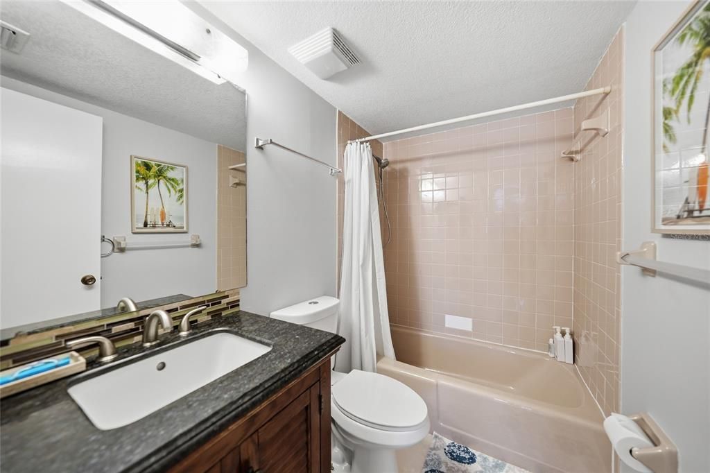 На продажу: $269,000 (2 спален, 2 ванн, 1089 Квадратных фут)