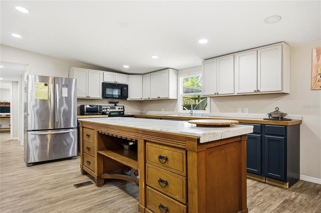 На продажу: $235,000 (4 спален, 2 ванн, 1820 Квадратных фут)