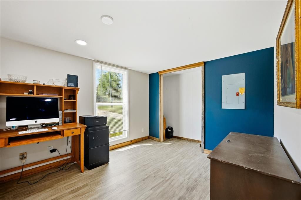 На продажу: $235,000 (4 спален, 2 ванн, 1820 Квадратных фут)