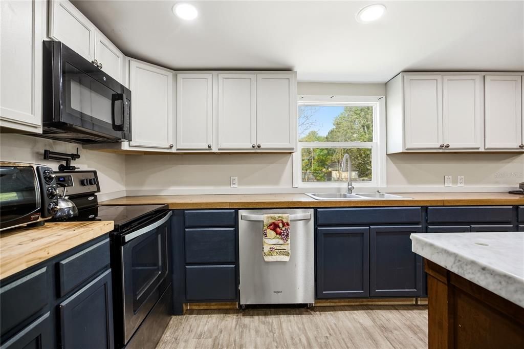 На продажу: $235,000 (4 спален, 2 ванн, 1820 Квадратных фут)