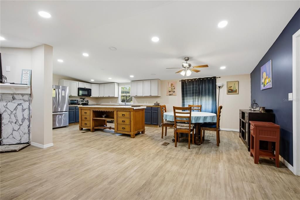 На продажу: $235,000 (4 спален, 2 ванн, 1820 Квадратных фут)