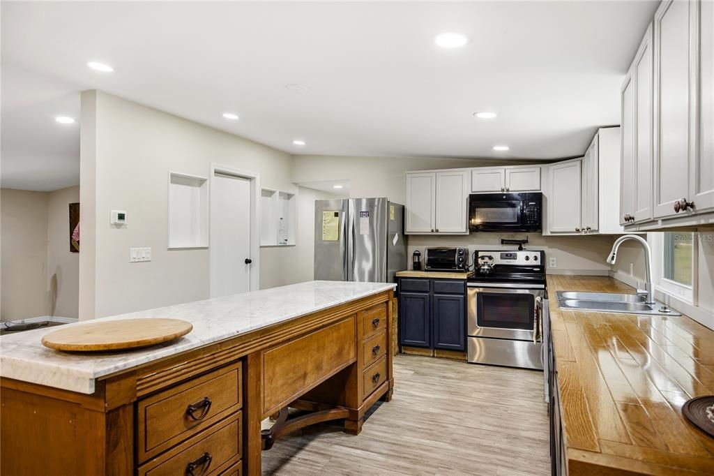 На продажу: $235,000 (4 спален, 2 ванн, 1820 Квадратных фут)