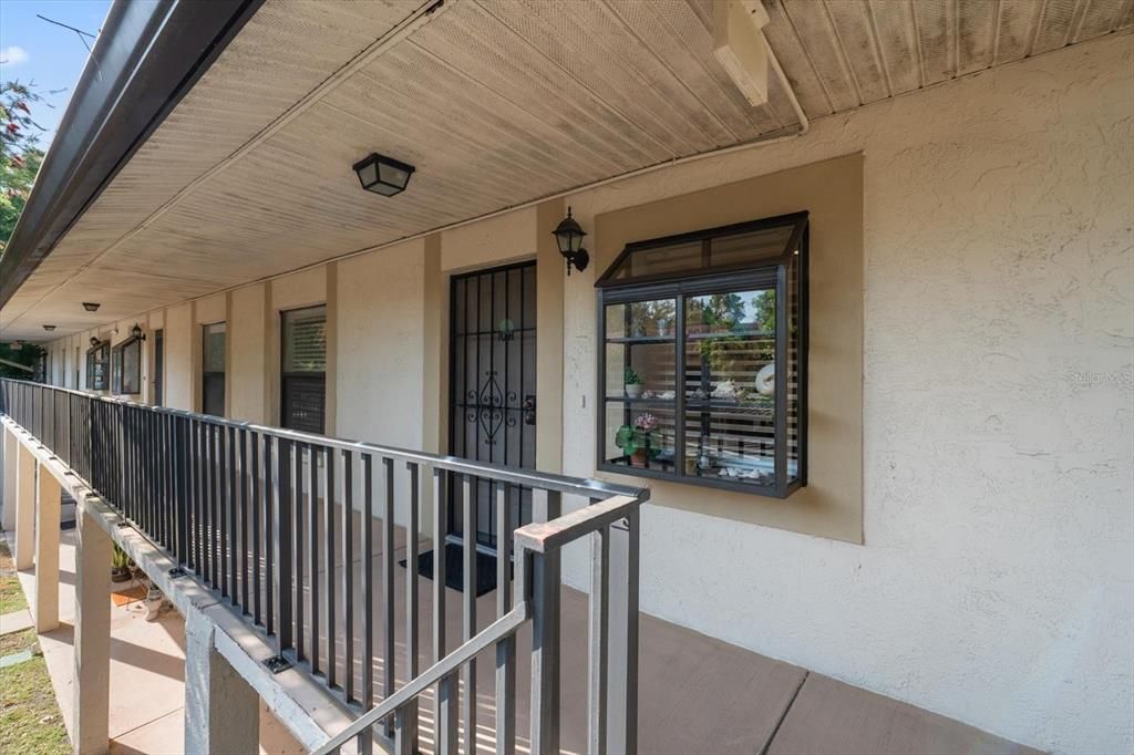 待售: $199,900 (2 贝兹, 2 浴室, 945 平方英尺)