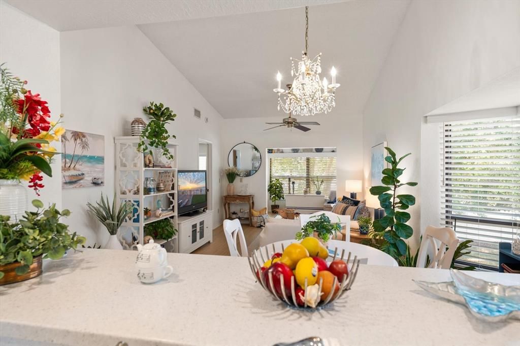 待售: $199,900 (2 贝兹, 2 浴室, 945 平方英尺)