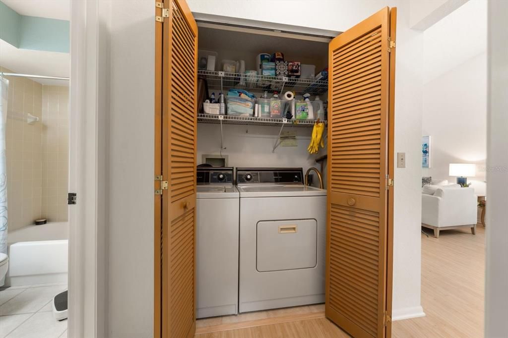 待售: $199,900 (2 贝兹, 2 浴室, 945 平方英尺)