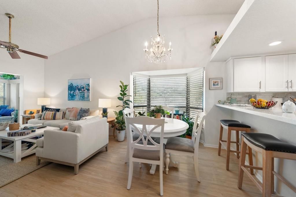 待售: $199,900 (2 贝兹, 2 浴室, 945 平方英尺)