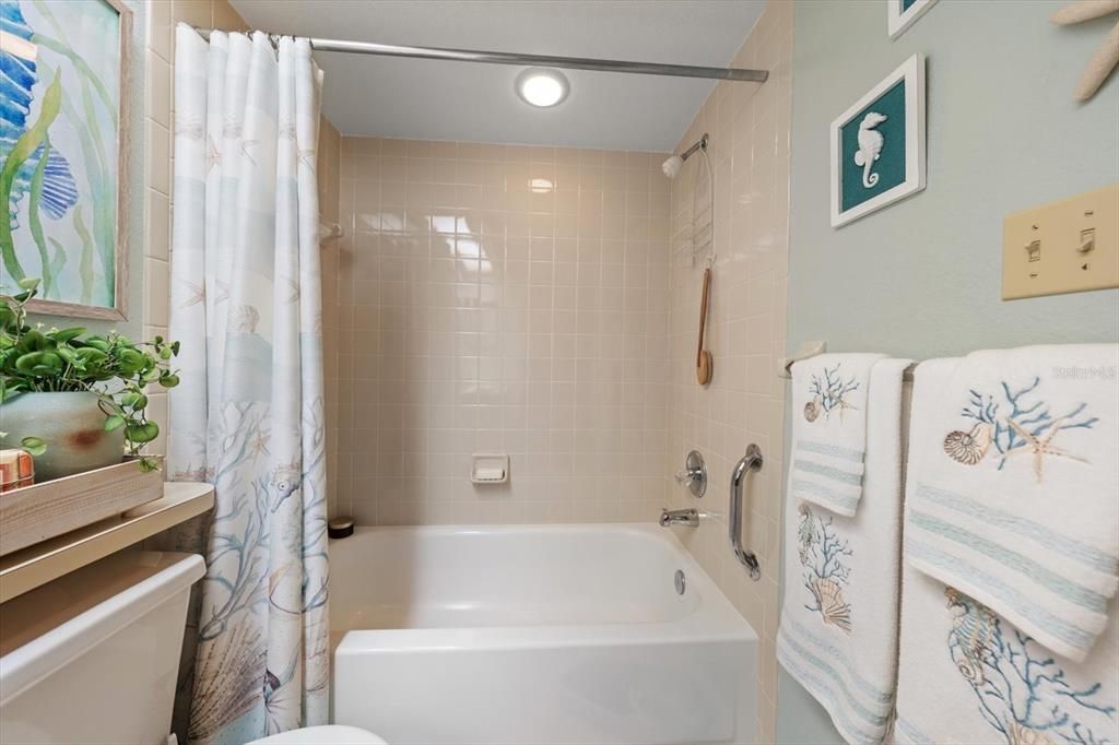 待售: $199,900 (2 贝兹, 2 浴室, 945 平方英尺)