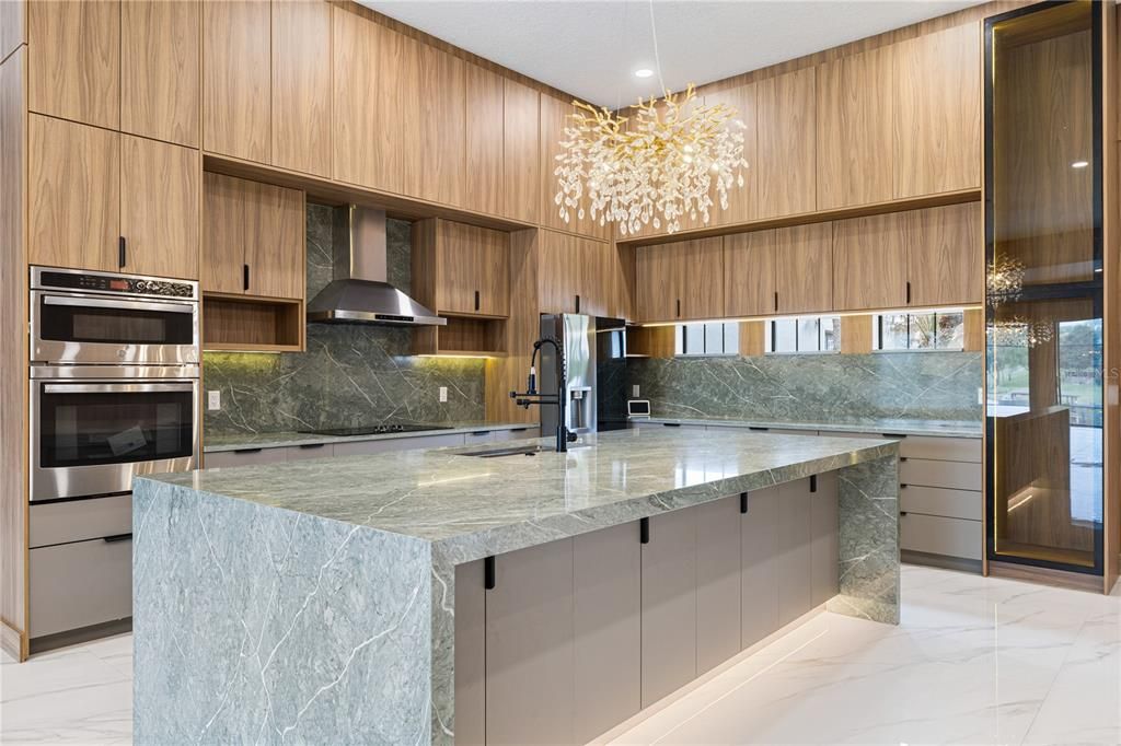 For Sale: $2,750,000 (5 beds, 6 baths, 4373 Square Feet)