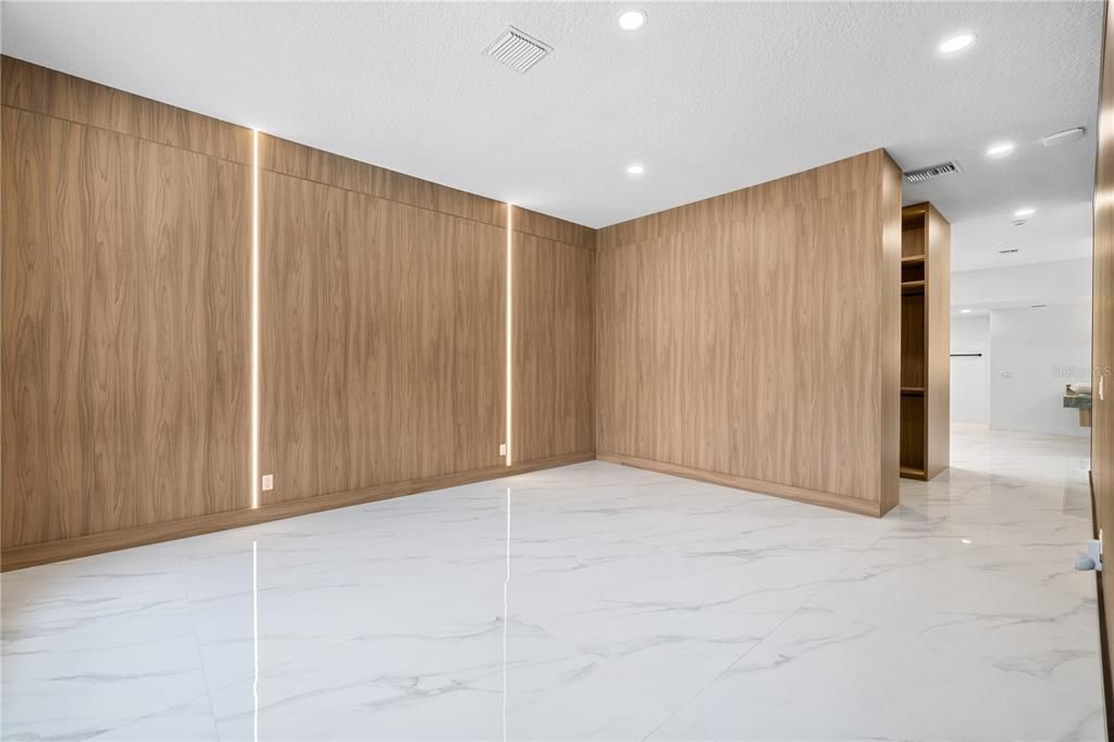 For Sale: $2,750,000 (5 beds, 6 baths, 4373 Square Feet)