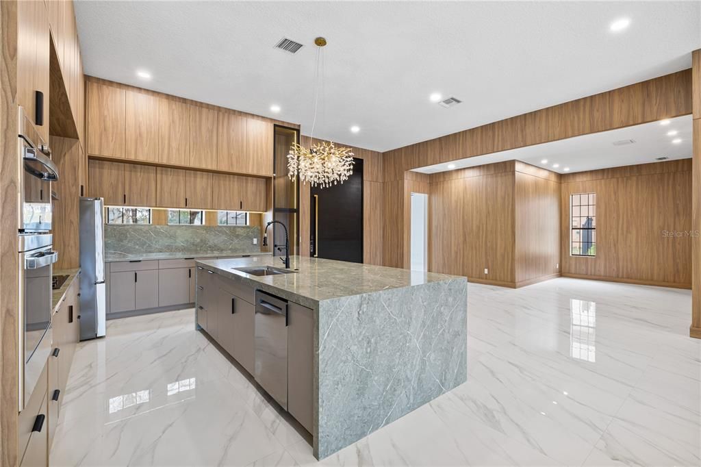For Sale: $2,750,000 (5 beds, 6 baths, 4373 Square Feet)