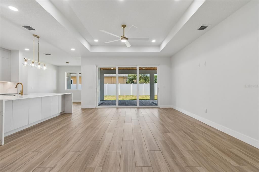 На продажу: $899,900 (4 спален, 3 ванн, 2331 Квадратных фут)