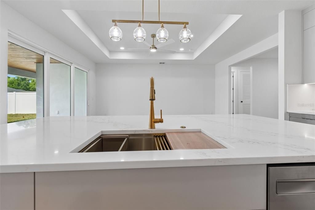 На продажу: $899,900 (4 спален, 3 ванн, 2331 Квадратных фут)