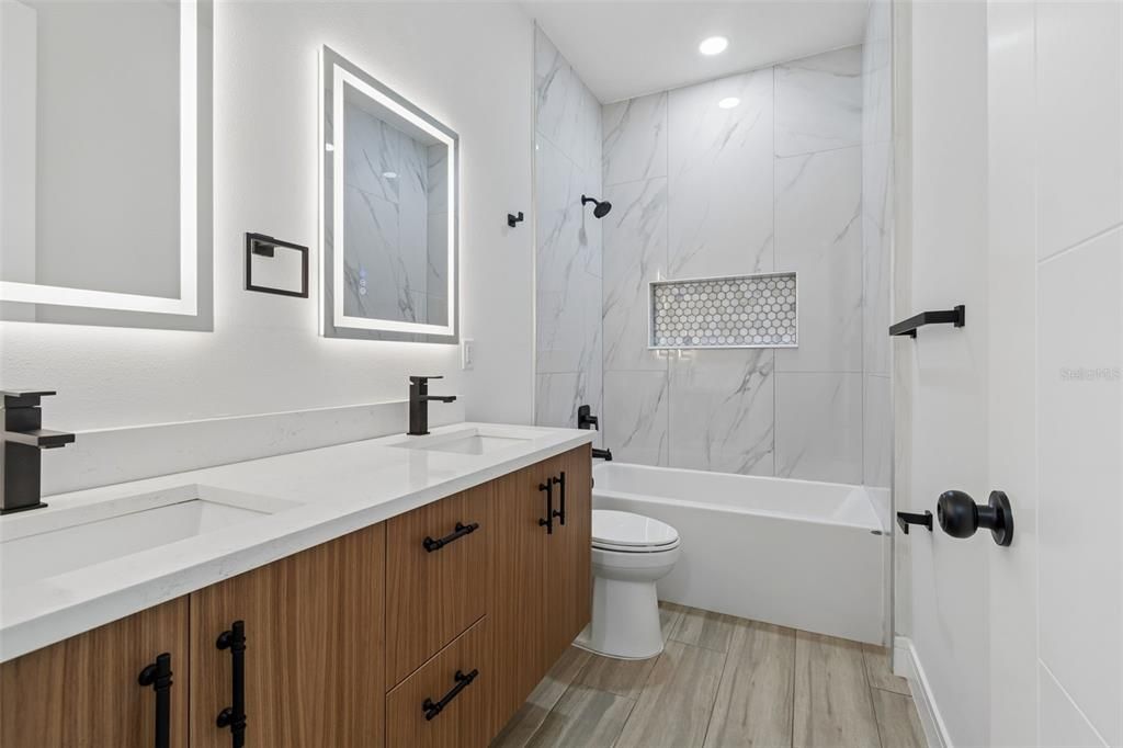 На продажу: $899,900 (4 спален, 3 ванн, 2331 Квадратных фут)