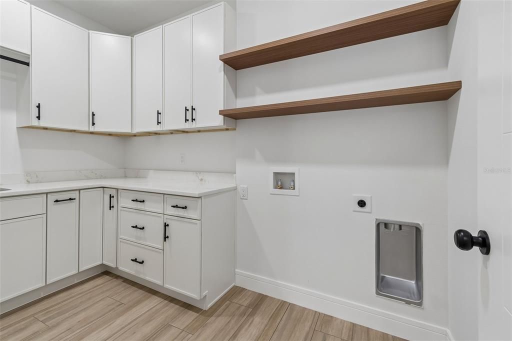 На продажу: $899,900 (4 спален, 3 ванн, 2331 Квадратных фут)