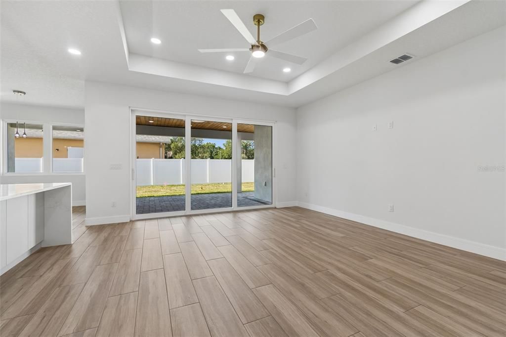 На продажу: $899,900 (4 спален, 3 ванн, 2331 Квадратных фут)