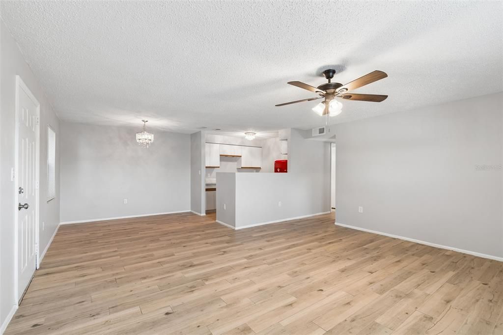 For Sale: $168,500 (2 beds, 1 baths, 1000 Square Feet)