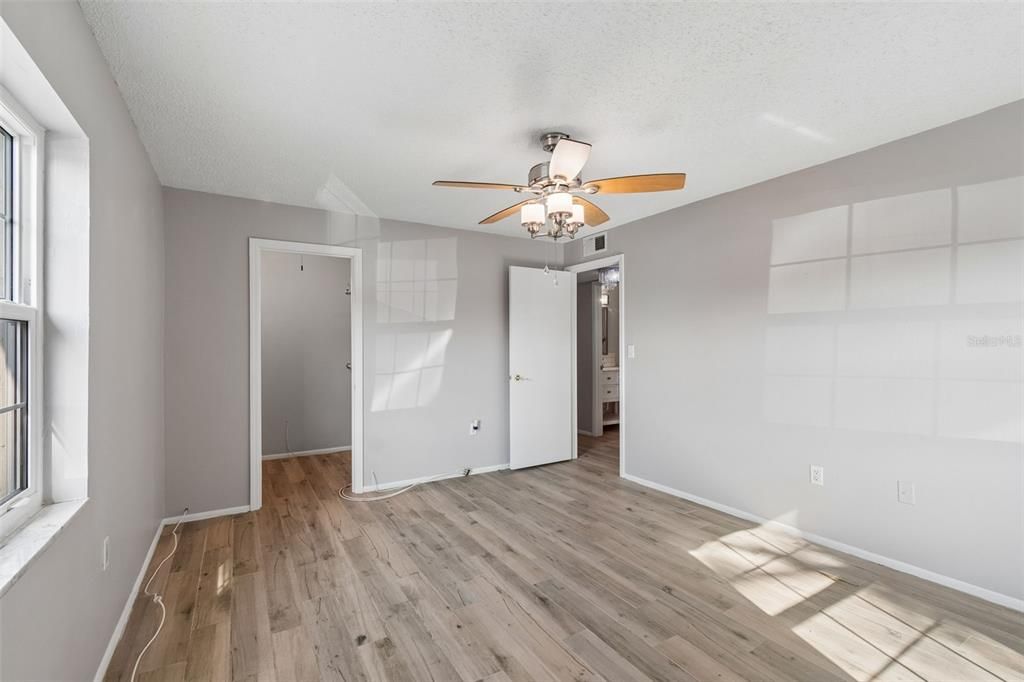 For Sale: $168,500 (2 beds, 1 baths, 1000 Square Feet)