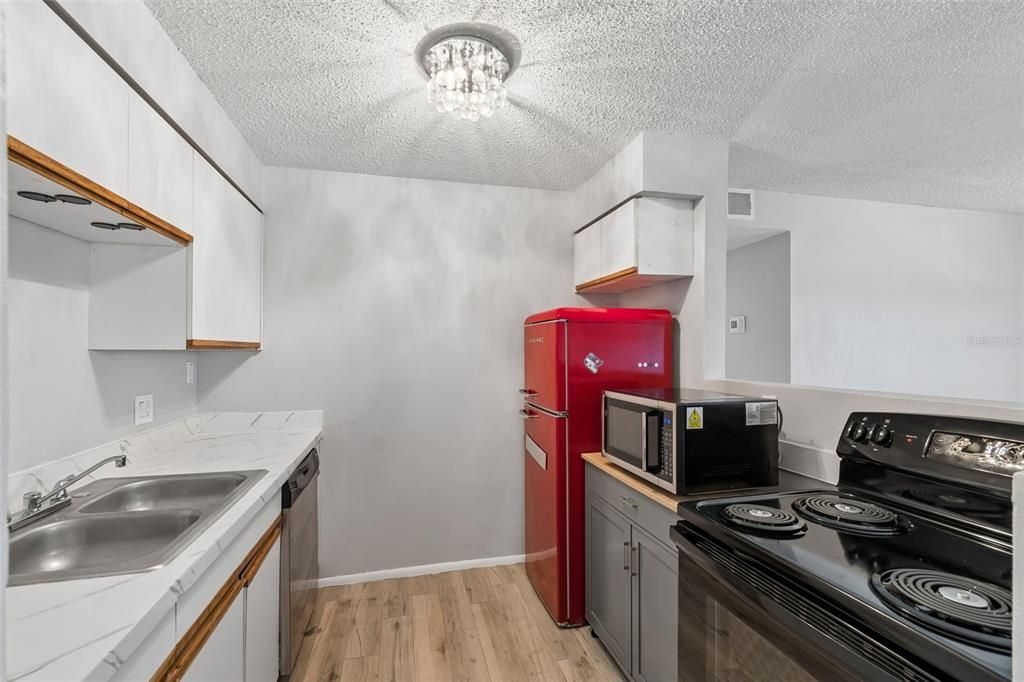 For Sale: $168,500 (2 beds, 1 baths, 1000 Square Feet)