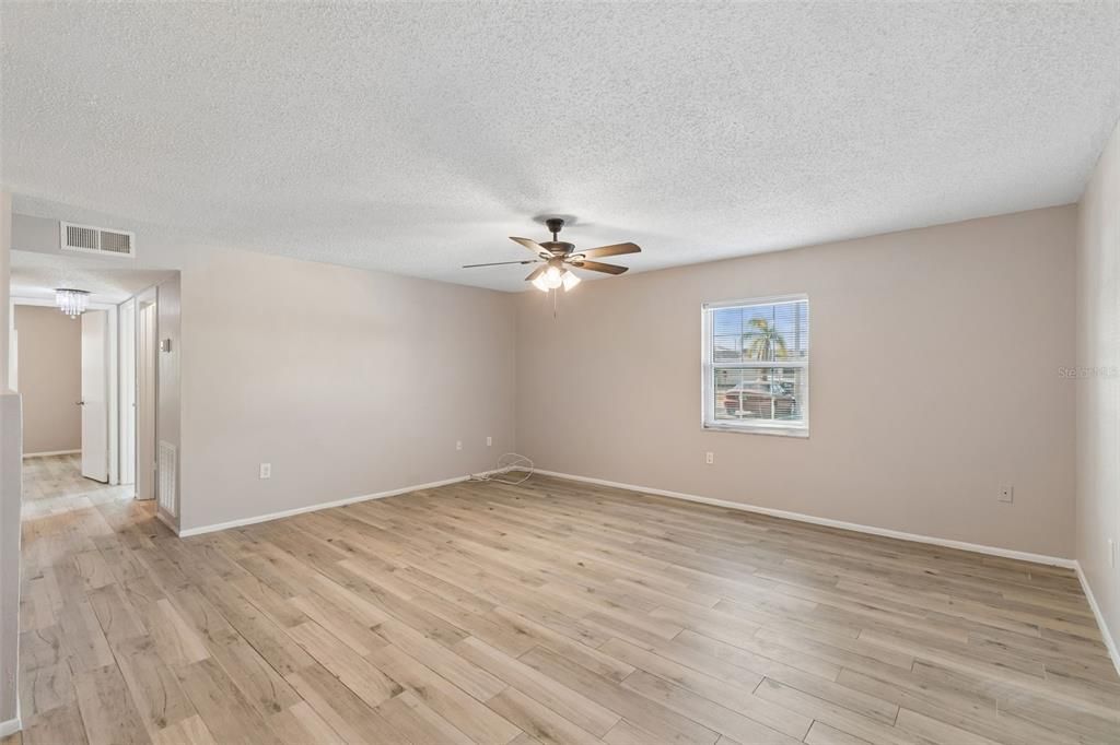 For Sale: $168,500 (2 beds, 1 baths, 1000 Square Feet)