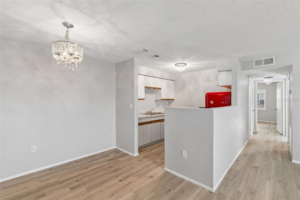 For Sale: $168,500 (2 beds, 1 baths, 1000 Square Feet)