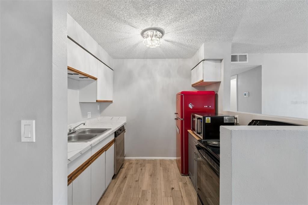 For Sale: $168,500 (2 beds, 1 baths, 1000 Square Feet)