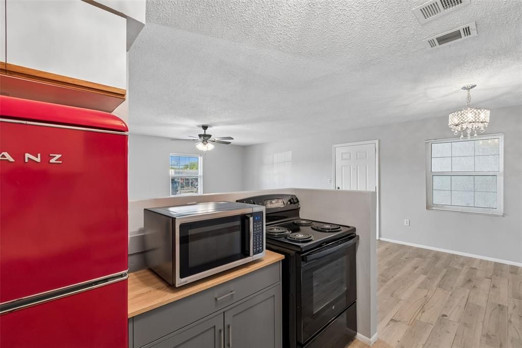 For Sale: $168,500 (2 beds, 1 baths, 1000 Square Feet)