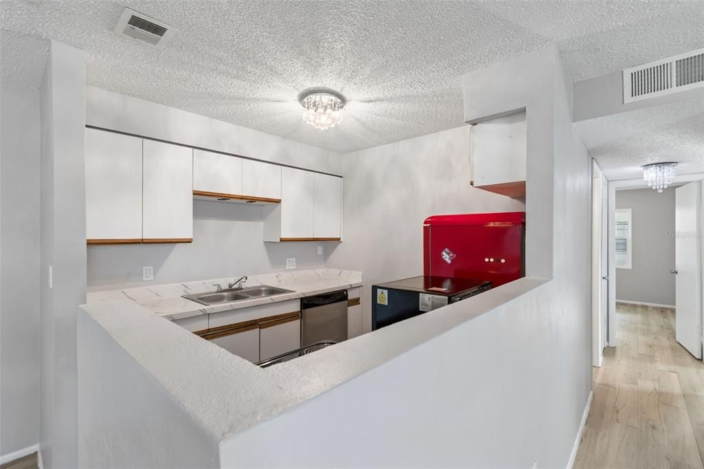 For Sale: $168,500 (2 beds, 1 baths, 1000 Square Feet)