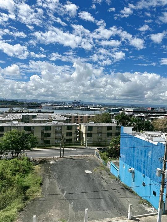 For Rent: $3,200 (1 beds, 1 baths, 742 Square Feet)