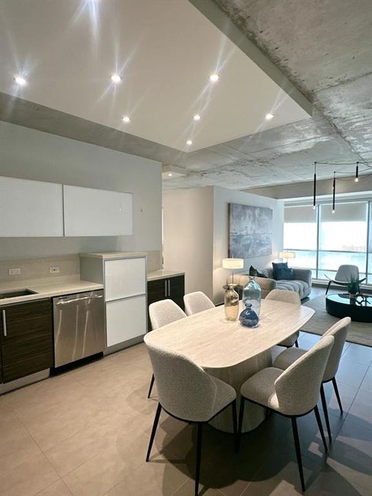 For Rent: $3,200 (1 beds, 1 baths, 742 Square Feet)