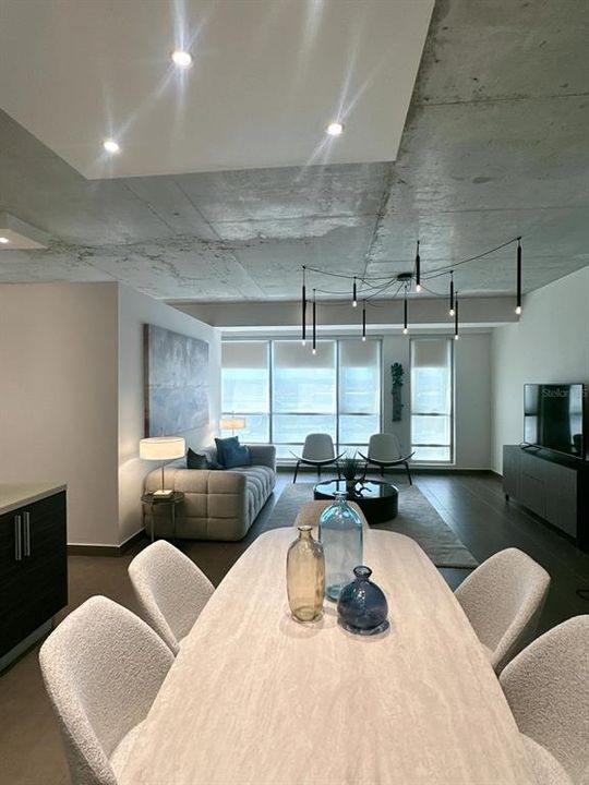 For Rent: $3,200 (1 beds, 1 baths, 742 Square Feet)