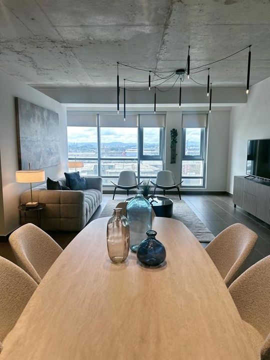 For Rent: $3,200 (1 beds, 1 baths, 742 Square Feet)