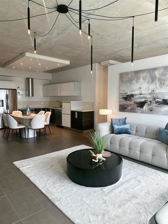 For Rent: $3,200 (1 beds, 1 baths, 742 Square Feet)