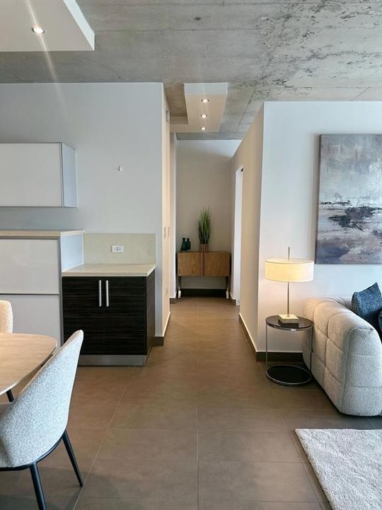 For Rent: $3,200 (1 beds, 1 baths, 742 Square Feet)