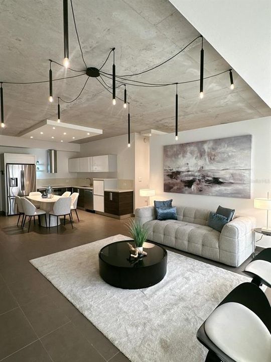 For Rent: $3,200 (1 beds, 1 baths, 742 Square Feet)