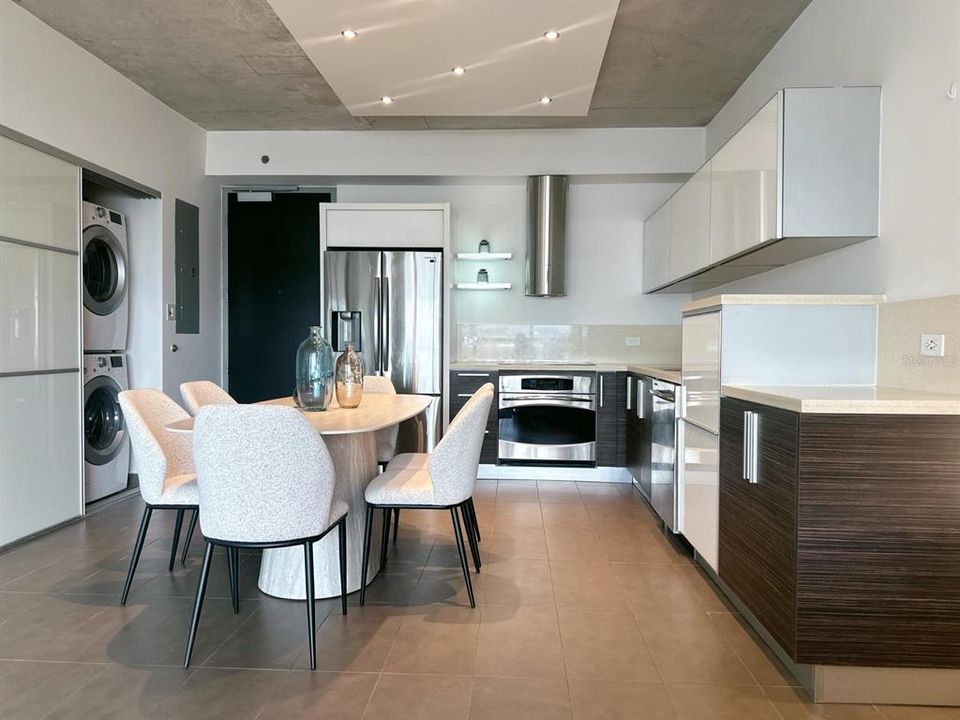 For Rent: $3,200 (1 beds, 1 baths, 742 Square Feet)