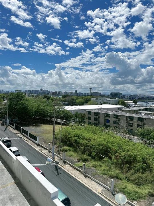 For Rent: $3,200 (1 beds, 1 baths, 742 Square Feet)