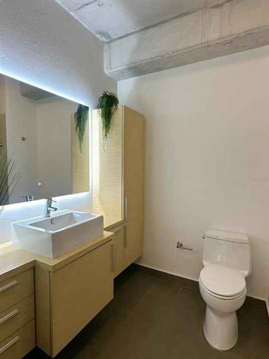 For Rent: $3,200 (1 beds, 1 baths, 742 Square Feet)