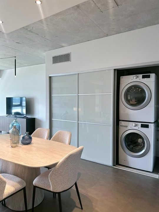 For Rent: $3,200 (1 beds, 1 baths, 742 Square Feet)