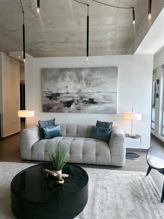 For Rent: $3,200 (1 beds, 1 baths, 742 Square Feet)