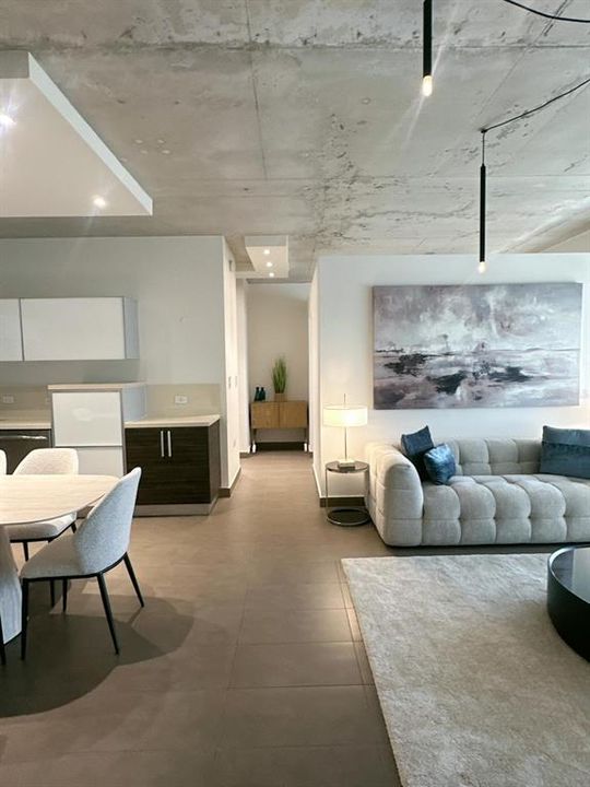 For Rent: $3,200 (1 beds, 1 baths, 742 Square Feet)