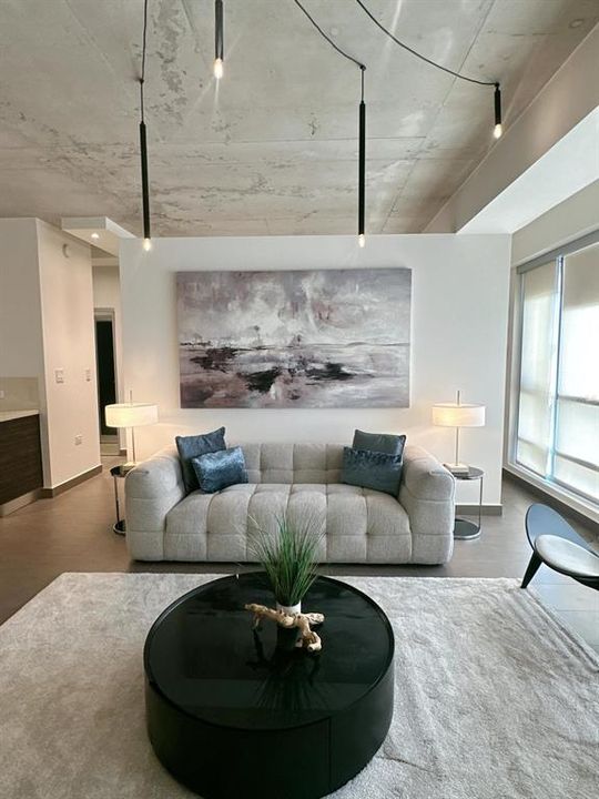 For Rent: $3,200 (1 beds, 1 baths, 742 Square Feet)