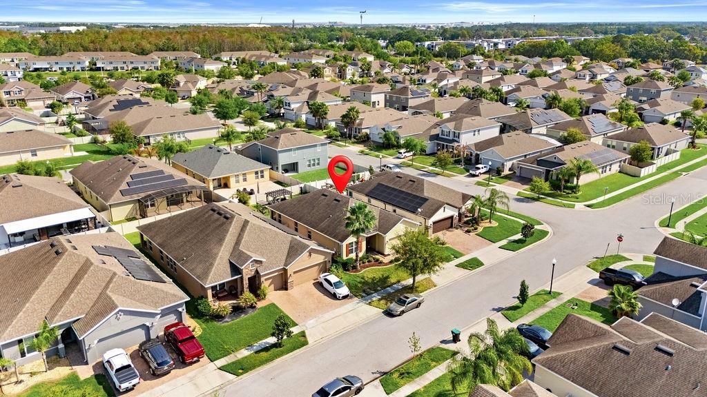 Activo con contrato: $465,000 (4 camas, 3 baños, 1965 Pies cuadrados)