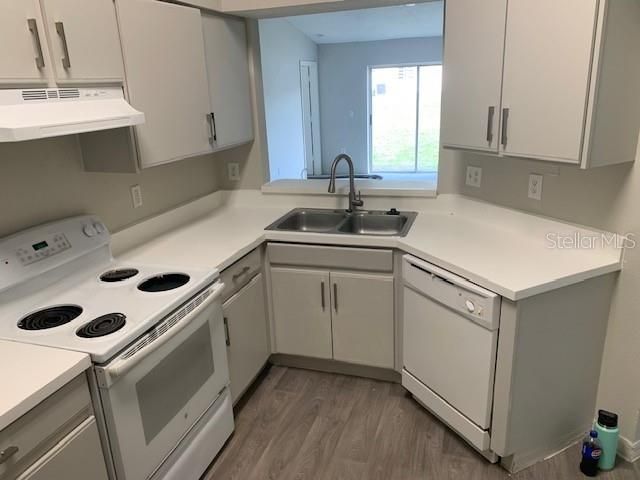 En Venta: $330,000 (4 camas, 2 baños, 1507 Pies cuadrados)