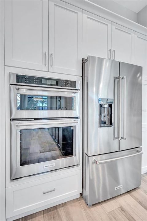 For Sale: $1,925,000 (4 beds, 3 baths, 2989 Square Feet)
