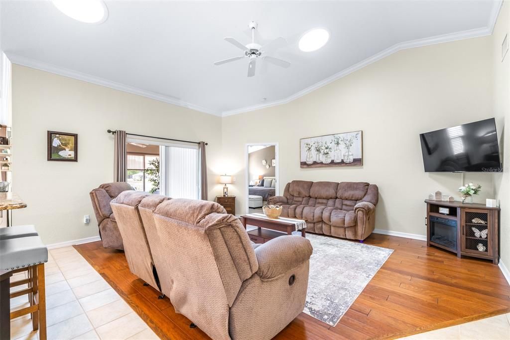 For Sale: $339,000 (3 beds, 2 baths, 1674 Square Feet)